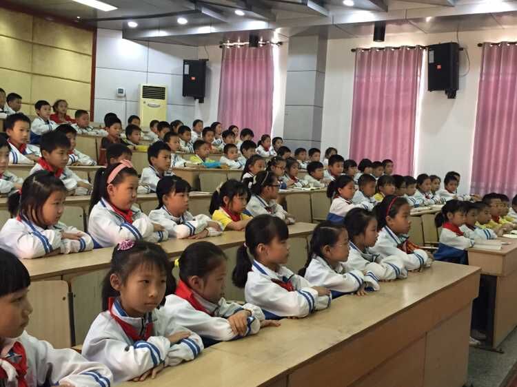 ����ʵ��Сѧ������쾴�񡱻