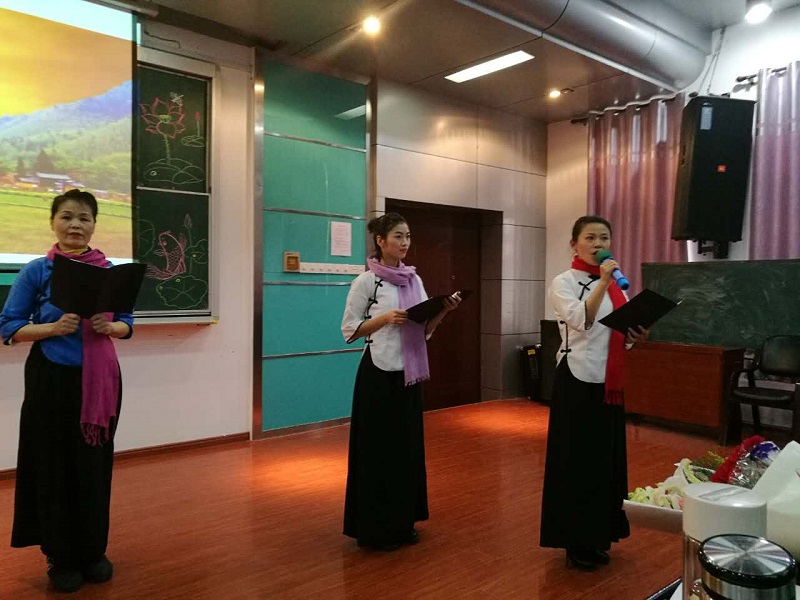 �ж���ʫ�� ������У԰