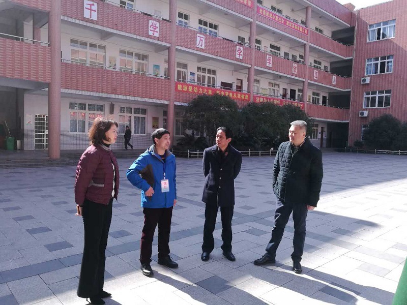 �н������쵼����У��鿪ѧ����