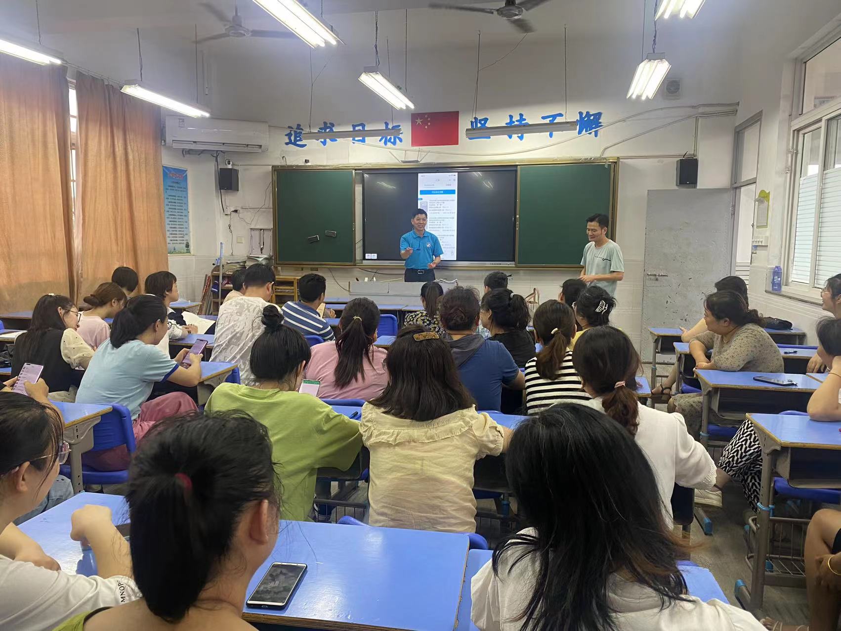 昌河实验小学举行“智慧作业”智能笔使用专项培训