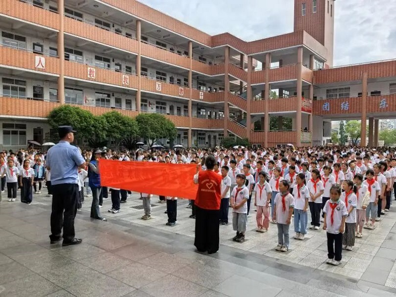 多方联动护成长 安全宣讲入校园——昌河实验小学开展防溺水安全和预防校园欺凌宣讲
